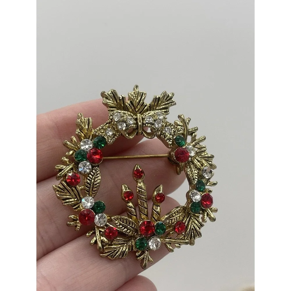 Christmas‎ Wreath White Candle Gold Tone Red & Green Holly Brooch